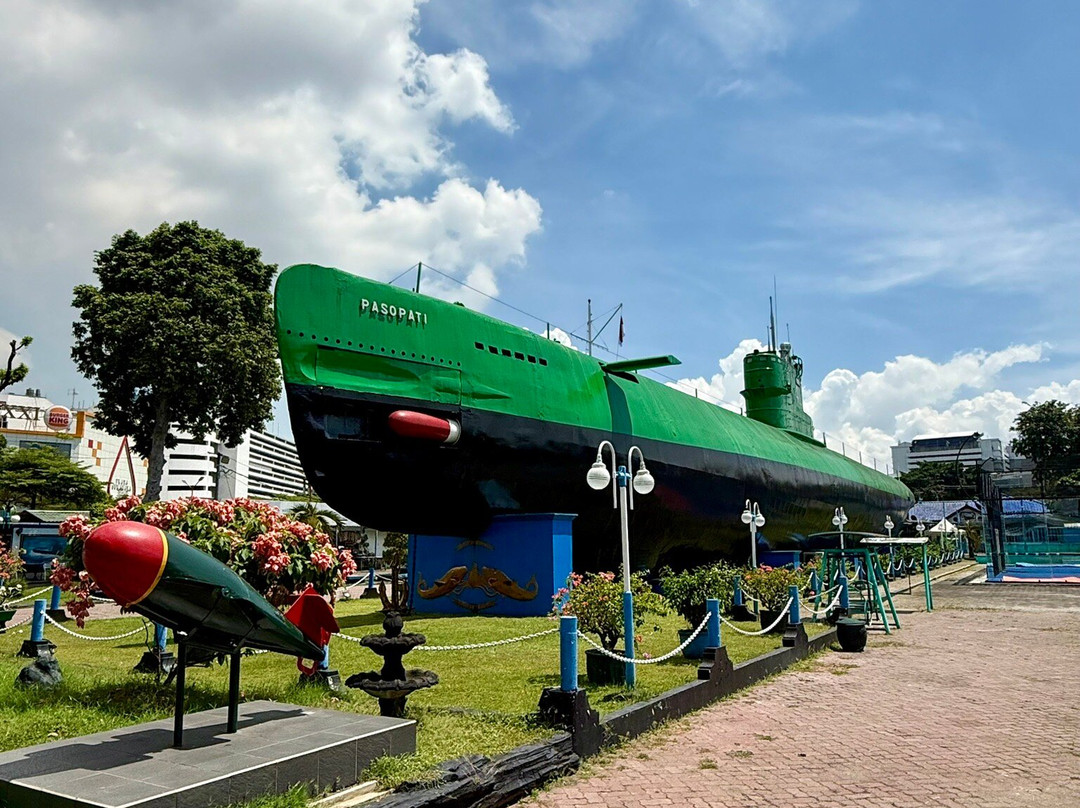 Monkasel (Submarine Monument)-泗水必去景点