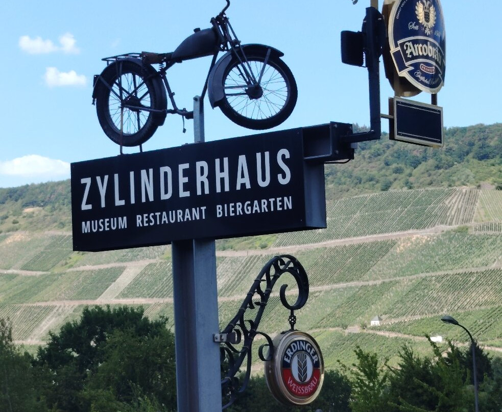 Zylinderhaus Nostalgie & Oldtimer Museum-贝恩卡斯特尔－屈斯必去景点