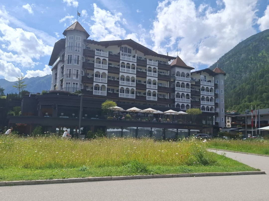 湖畔恩特纳酒店主图