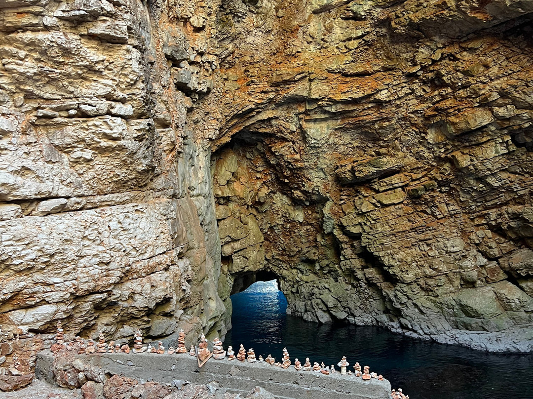 Odysseus Cave-姆列特岛必去景点