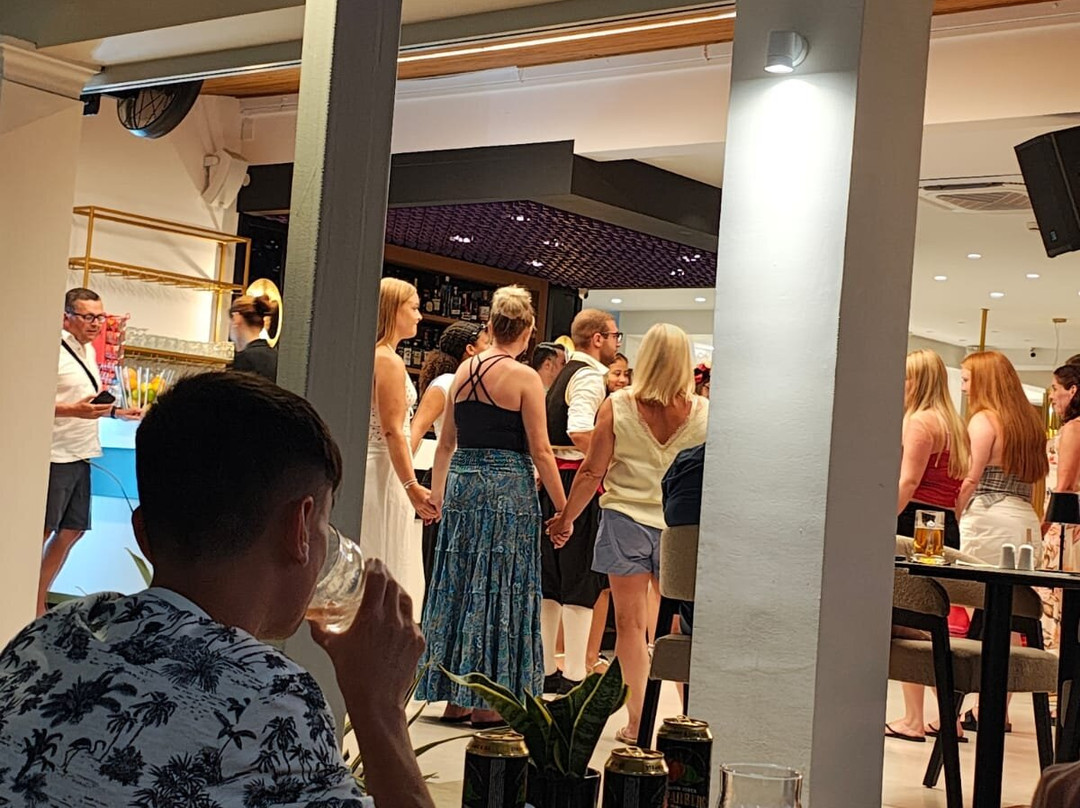 特丽莎酒店主图