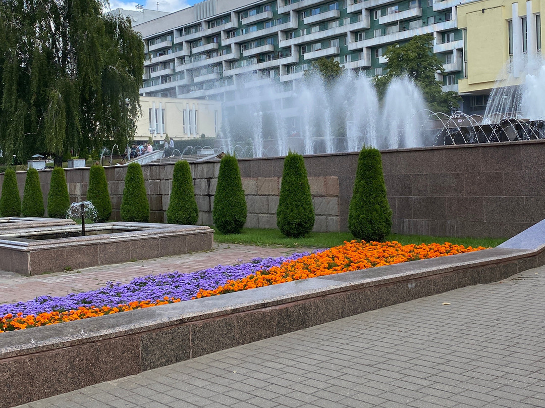 Fountain in Komsomolskiy Square-莫吉廖夫必去景点