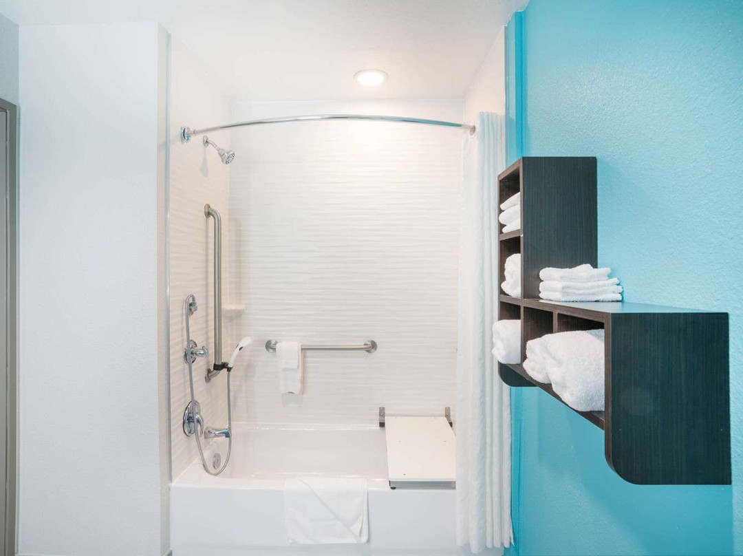 La Quinta Inn & Suites by Wyndham Montgomery主图