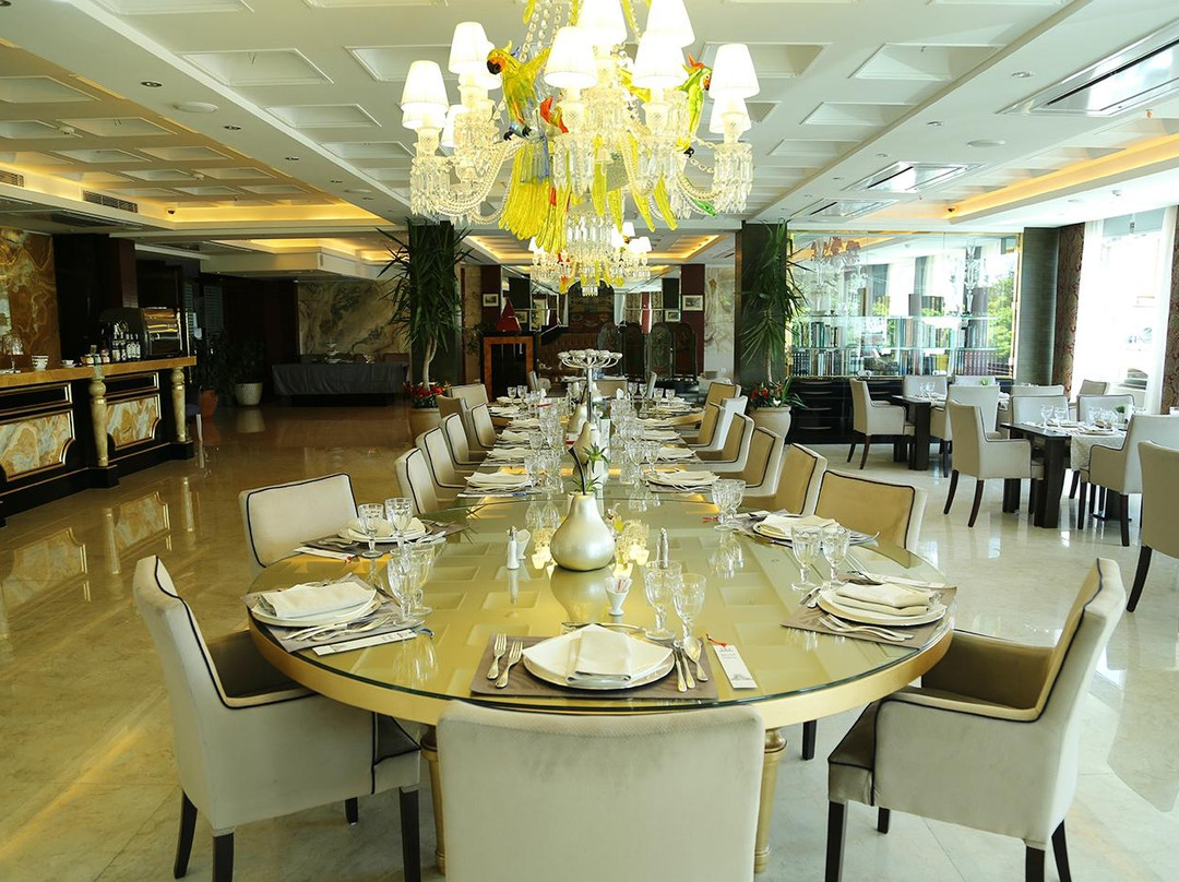 Niloo Hotel