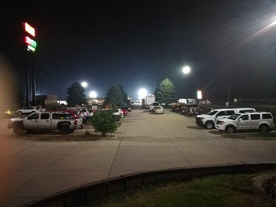 Pleasant Stay Inn & Suites主图