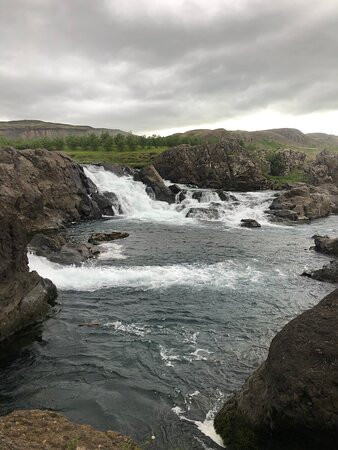 Glanni Waterfall景点图片