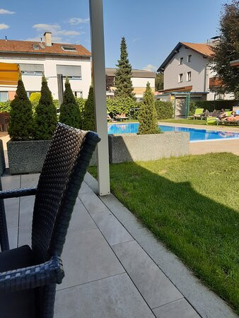 夏洛特酒店主图