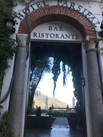 帕西法尔酒店主图