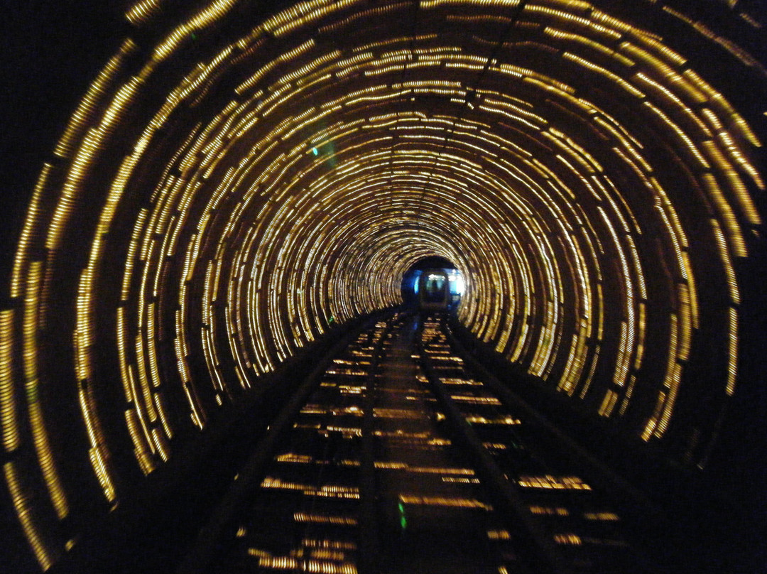 上海外滩观光隧道景点图片