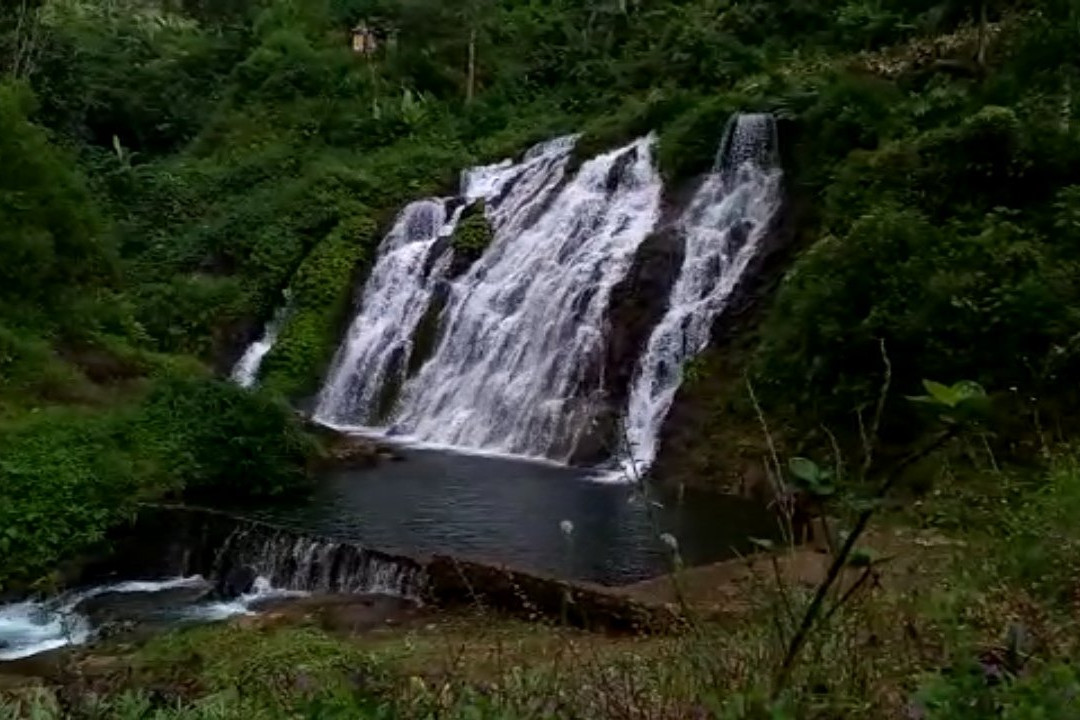 Tirta Buana Waterfall景点图片