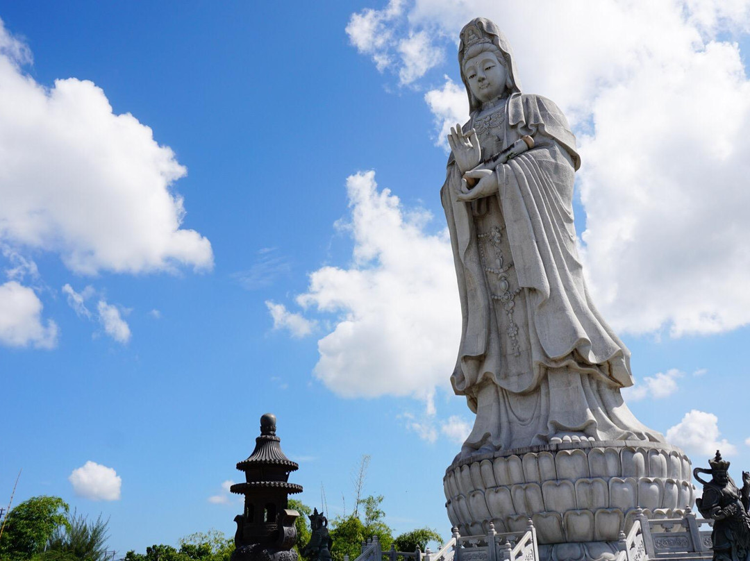 Vihara Avalokitsvara - Statue of Dewi Kwan Im景点图片