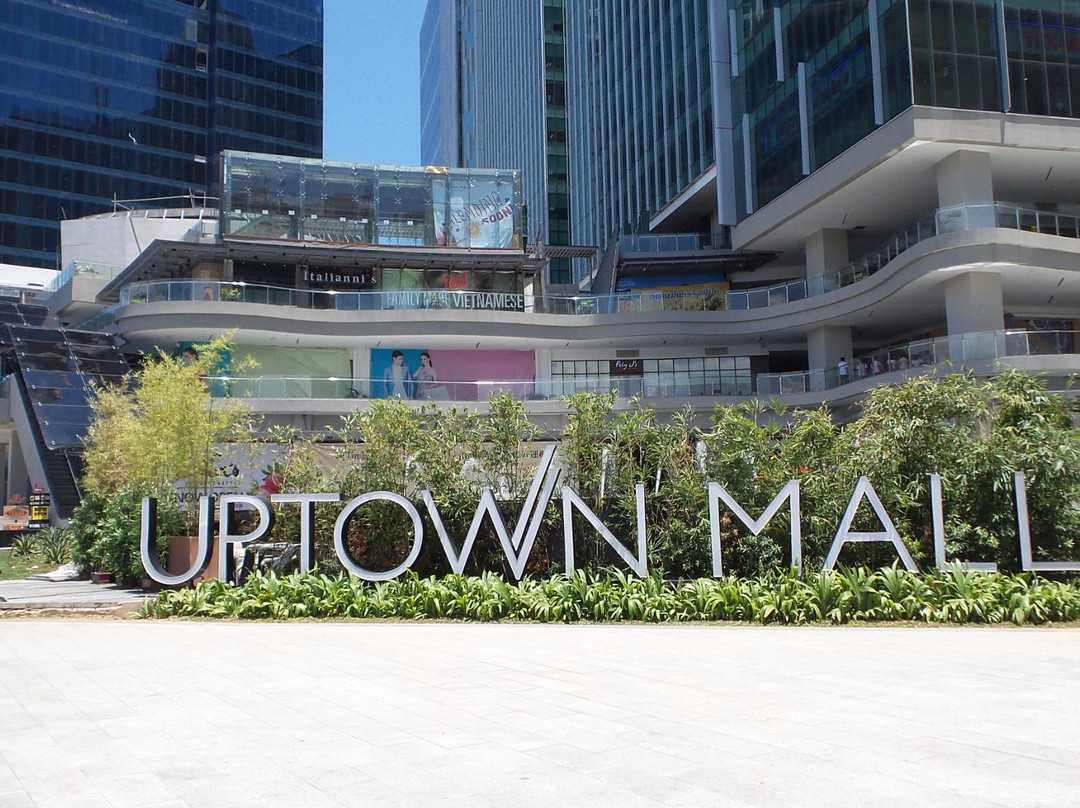 Uptown Place Mall景点图片