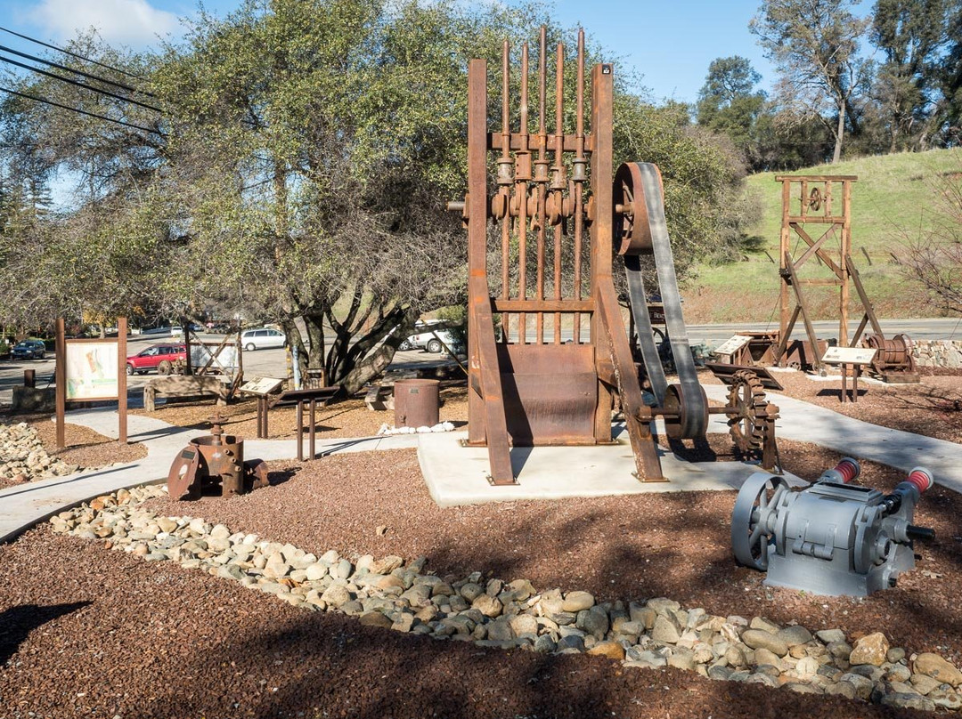 Miners' Bend Historic Gold Mining Park景点图片