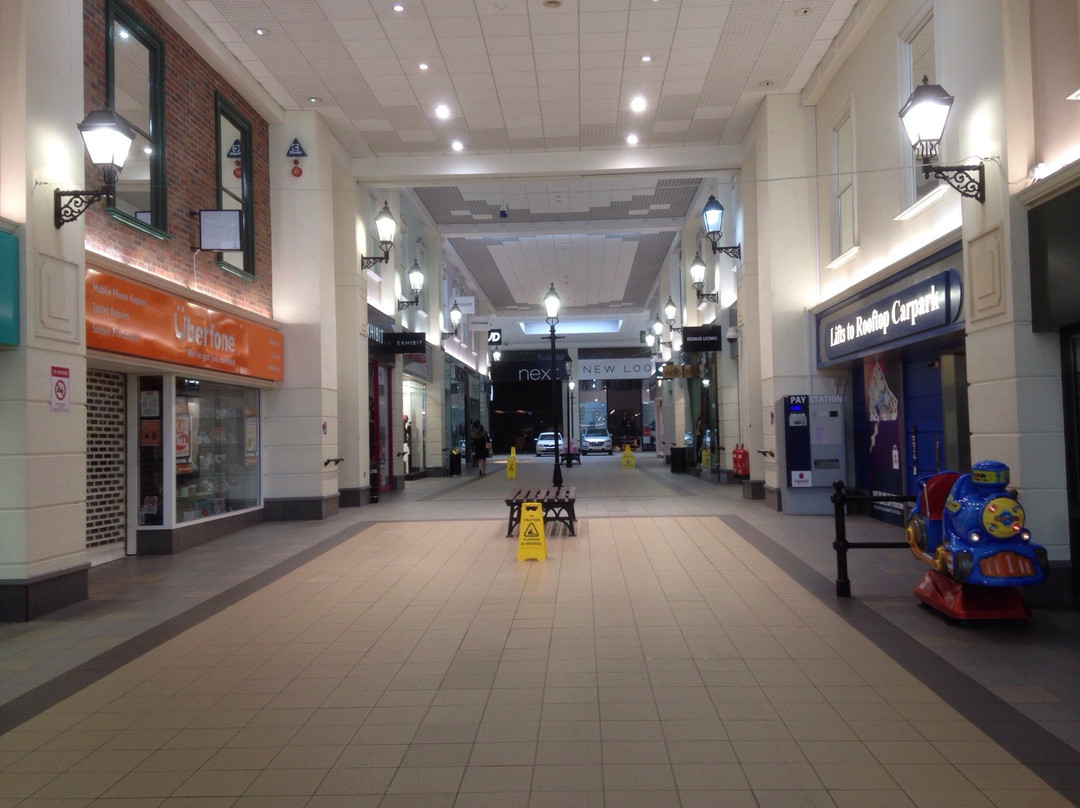Fairhill Shopping Centre景点图片