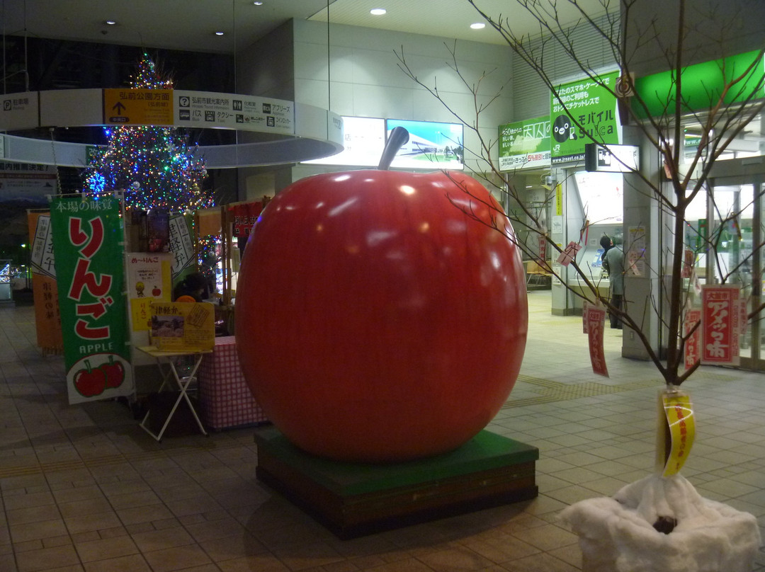 Kenko to Biyo ni Hirosaki Ringo Statue-弘前市必去景点