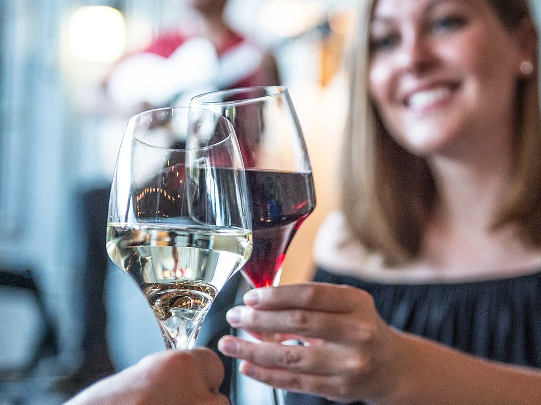 August Hill Winery & Illinois Sparkling Co. Tasting Room-尤蒂卡必去景点