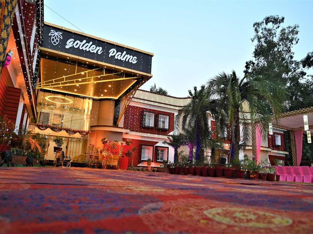 Golden Palms Nanpara - Resort & Banquets