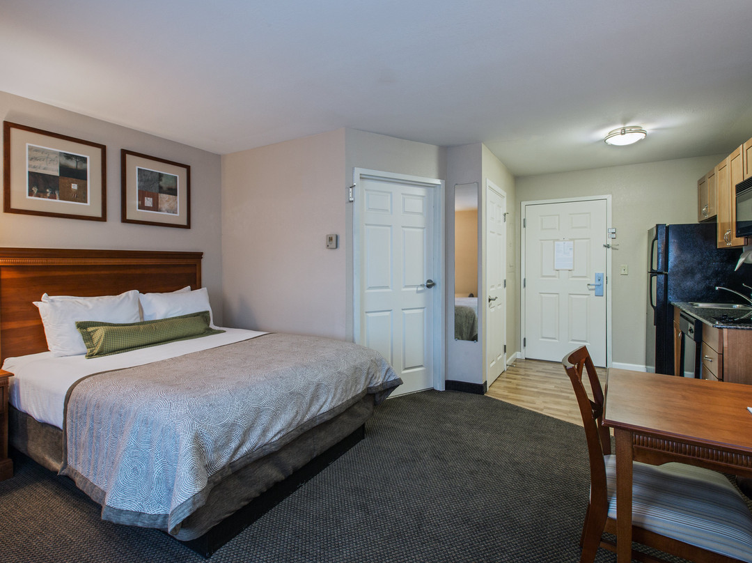 Candlewood Suites Windsor Locks Bradley Arpt by IHG主图