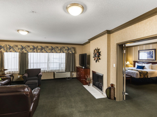 Redwood Inn & Suites主图