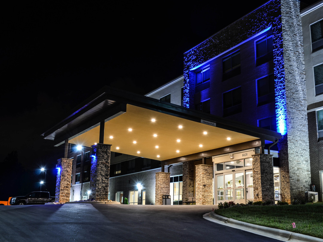 智选假日套房酒店-夏洛特东北/大学城主图