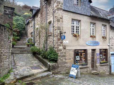 La Rue Du Petit Fort