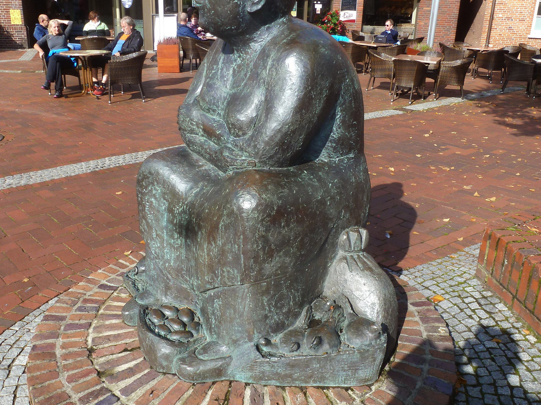 Bronze Figur Marktfrau Oma Apen-Westerstede必去景点