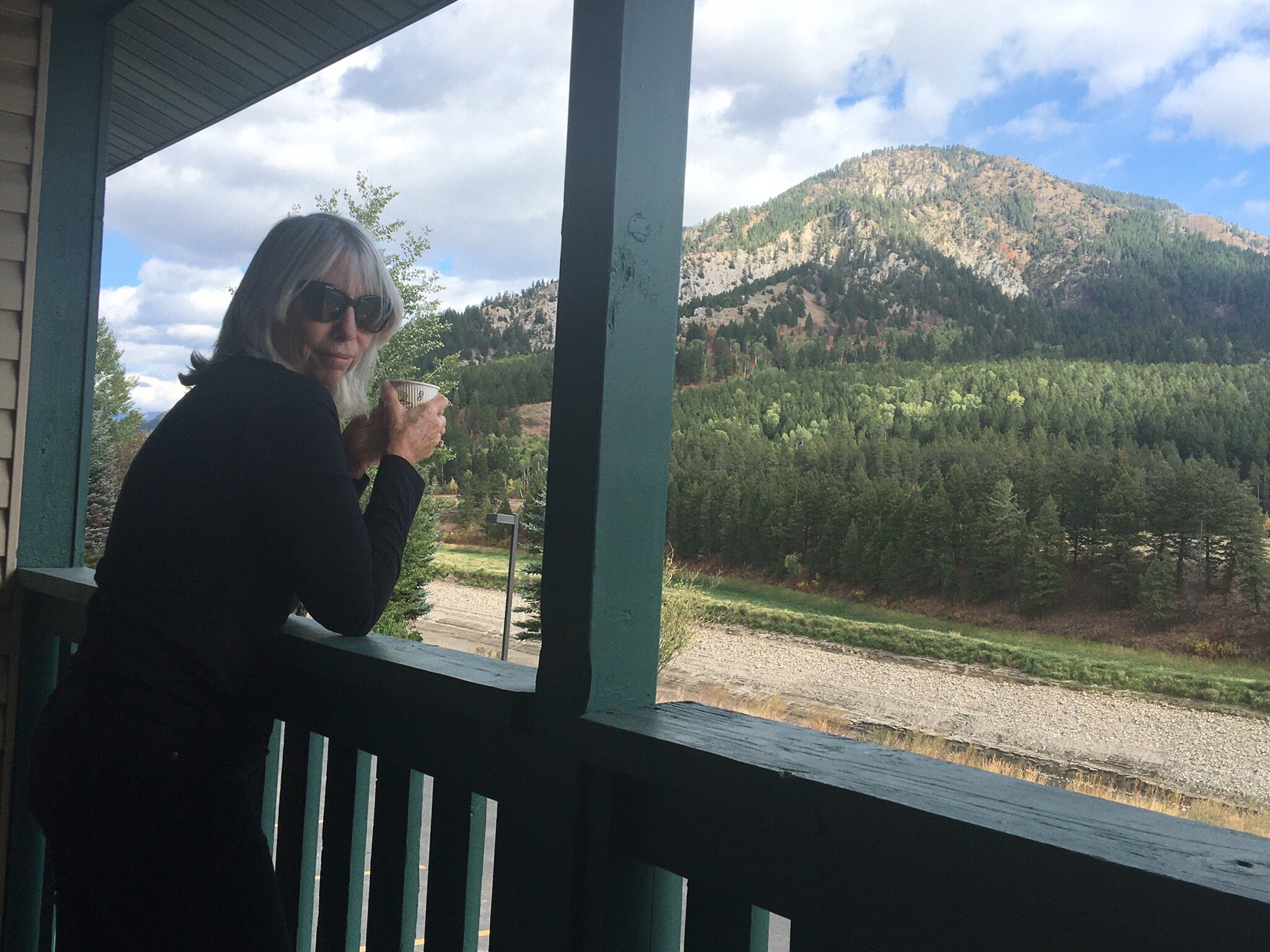 Flying Saddle Resort-官方