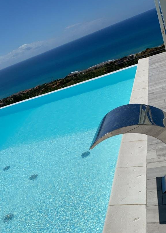 White Club Residence主图