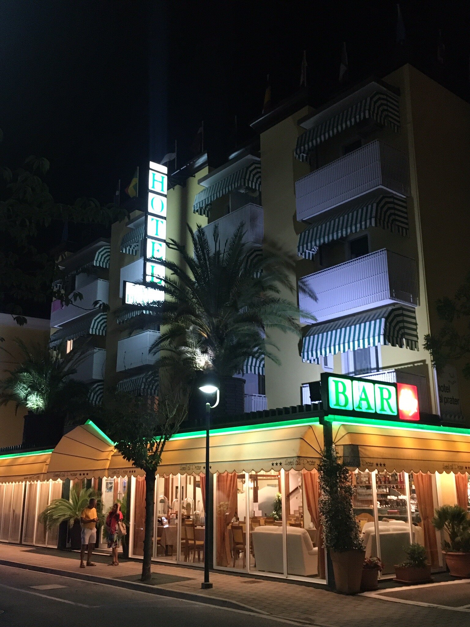 阿尔普拉特酒店-官方