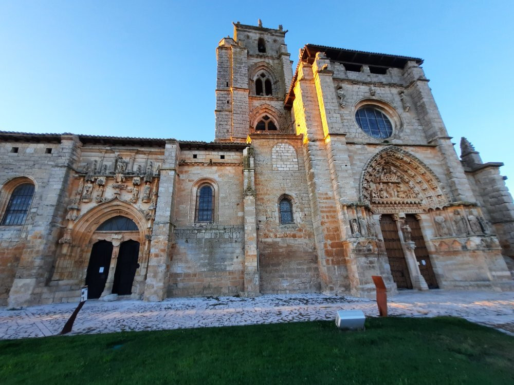 Iglesia de Santa Maria La Real景点图片