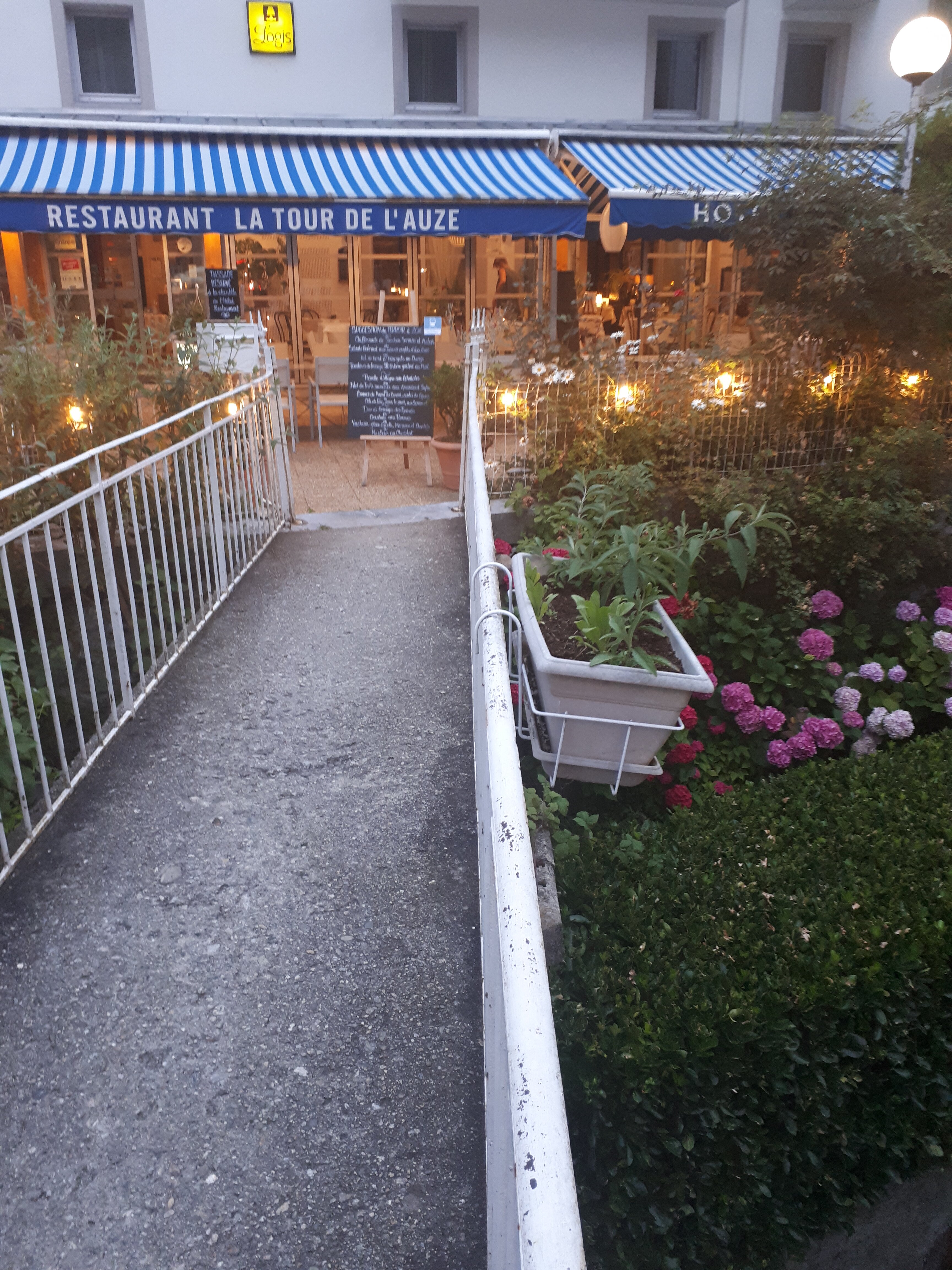 L'Auzeraie Hotel-Restaurant-餐饮