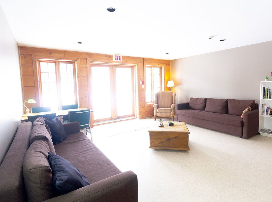 Aux Berges du St-Maurice主图