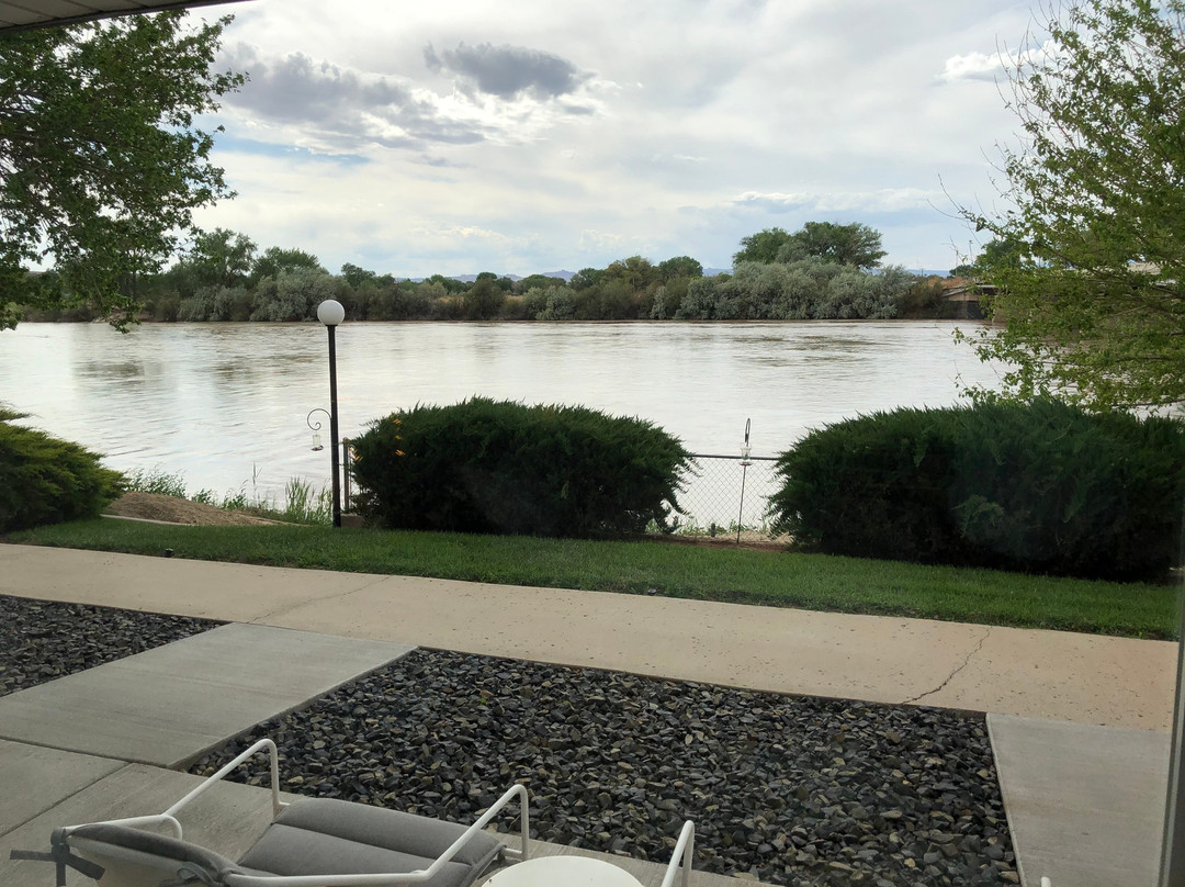 Skyfall Guestrooms主图