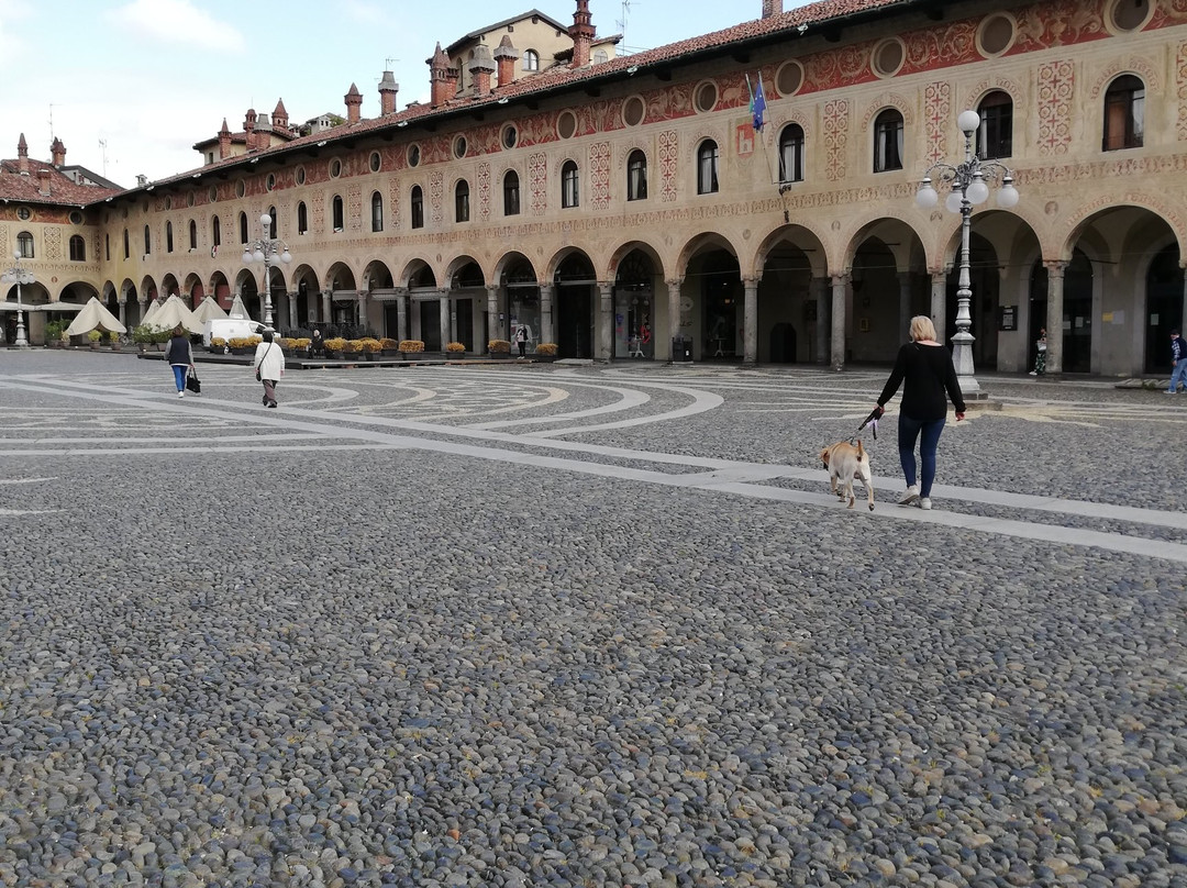 Piazza Ducale景点图片