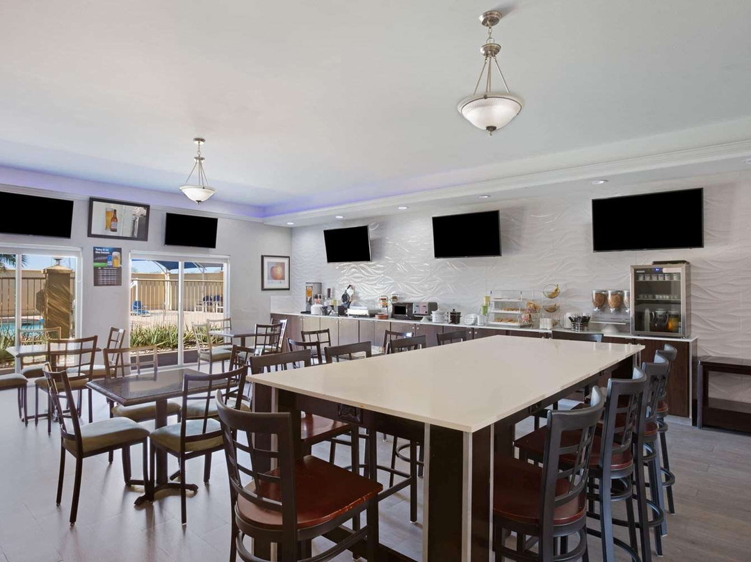 La Quinta Inn & Suites by Wyndham Raymondville主图