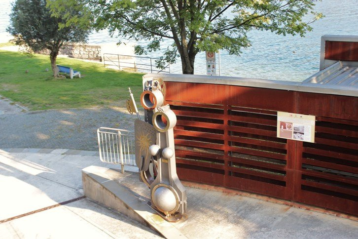 Carzano Public Beach景点图片
