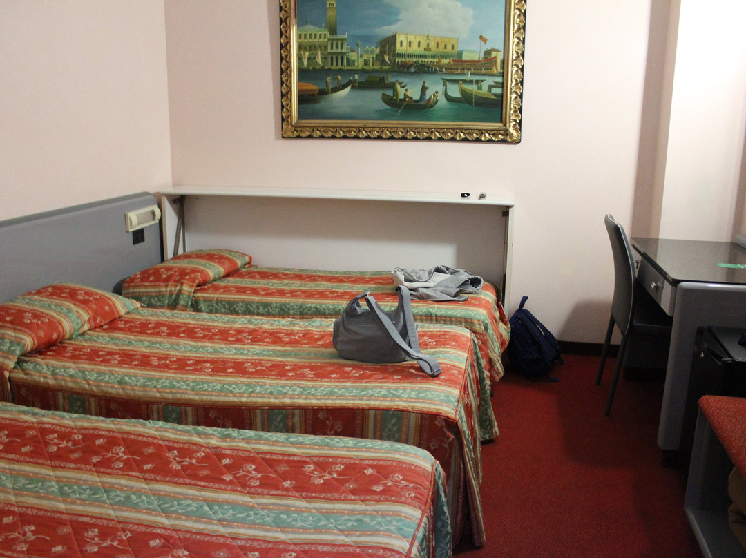 亚历山大酒店 主图