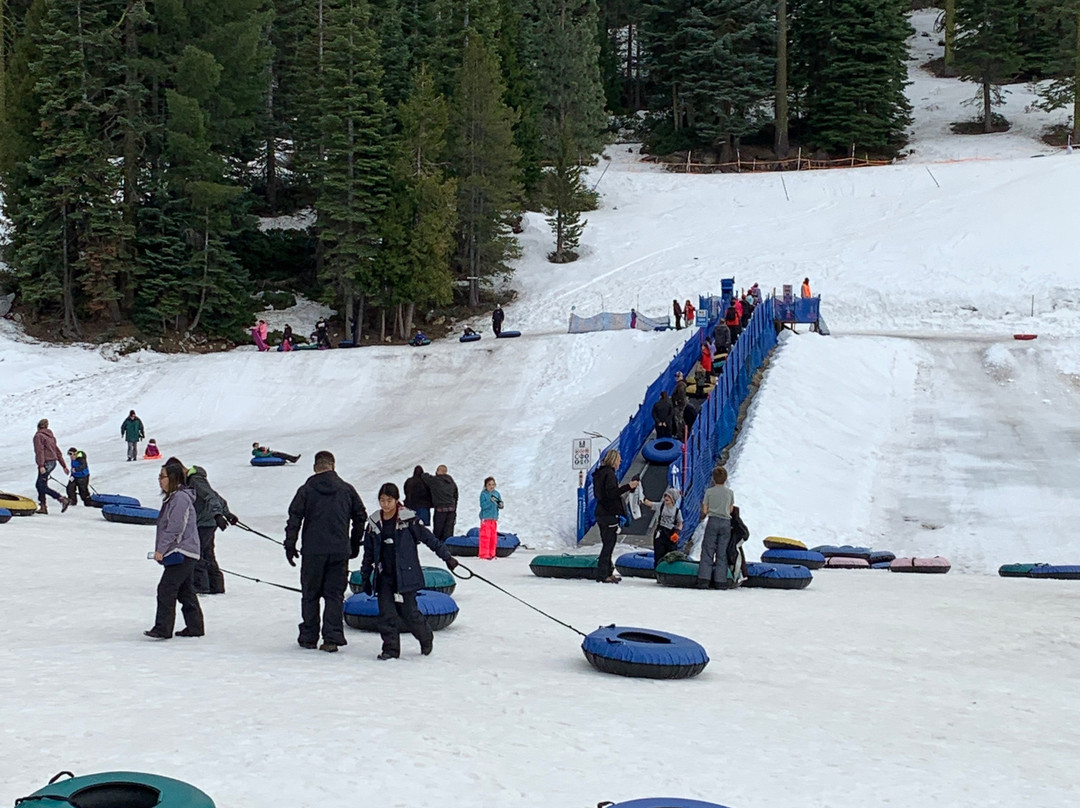Leland Snowplay景点图片