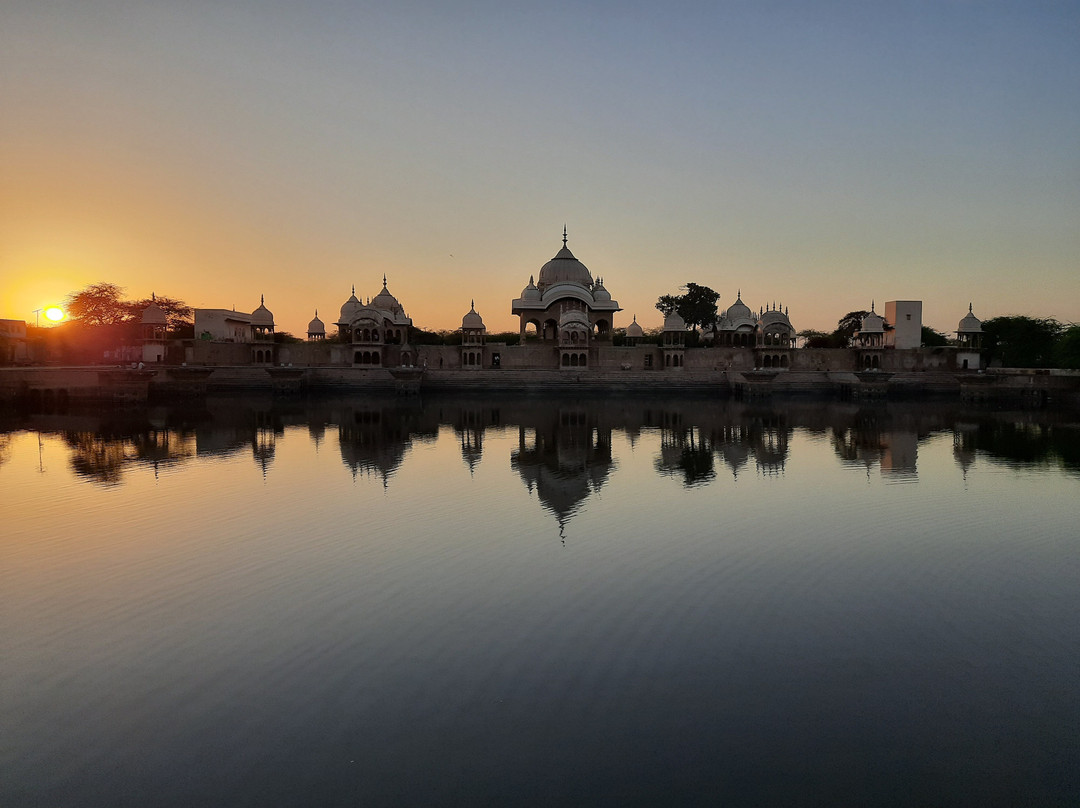 The Sacred Lake Kusum Sarovar景点图片