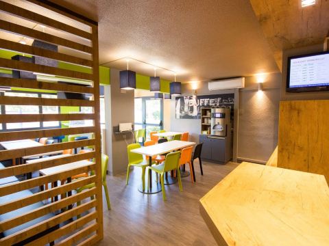 东纳博讷宜必思快捷酒店-官方