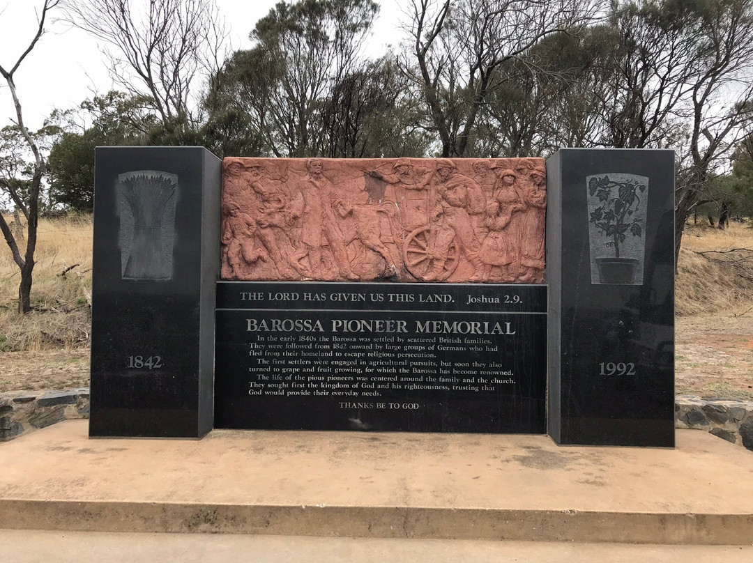 Barossa Pioneer Monument景点图片