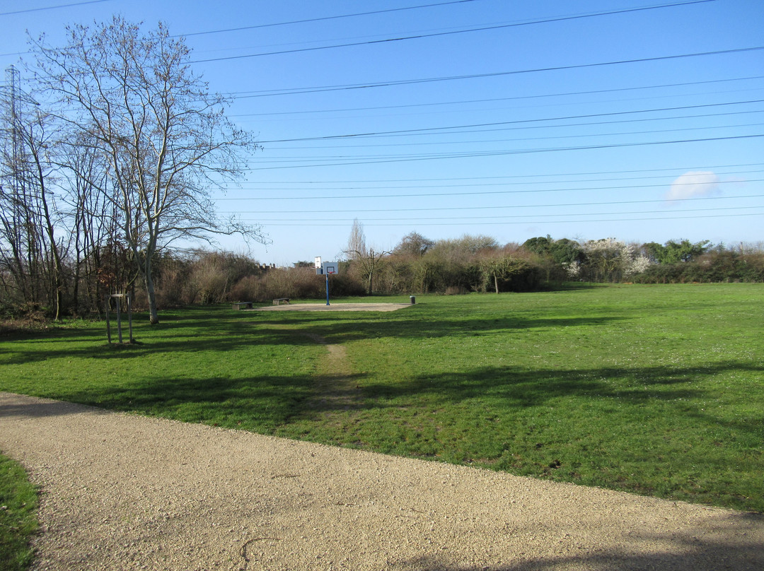 Parc de la Butte Pinson景点图片