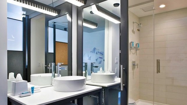 Aloft Knoxville West-浴室