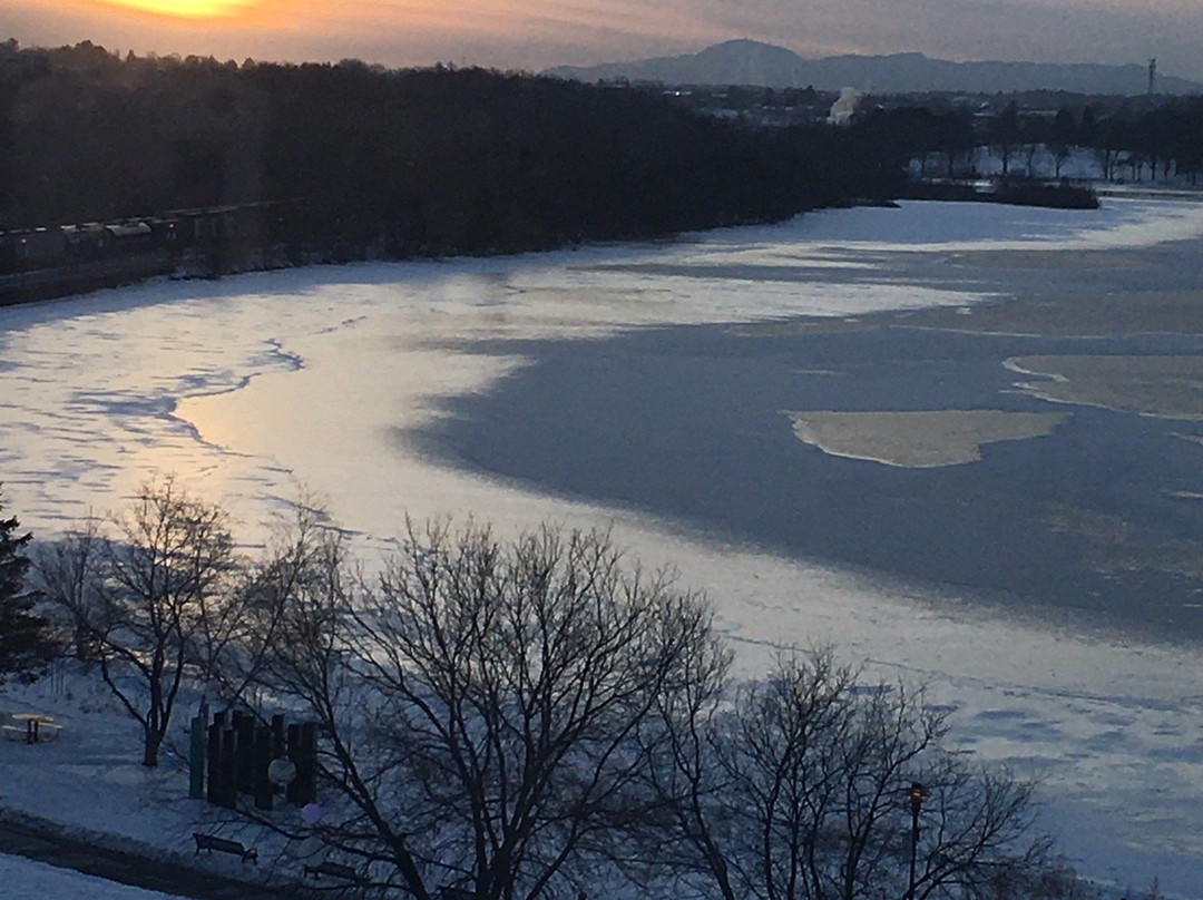 舍布鲁克时代大酒店主图