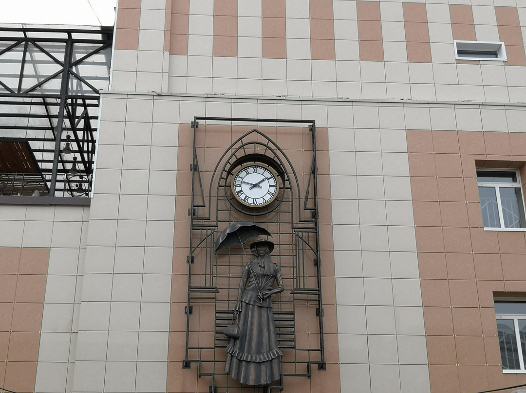 Monument to the Girl with Umbrella景点图片