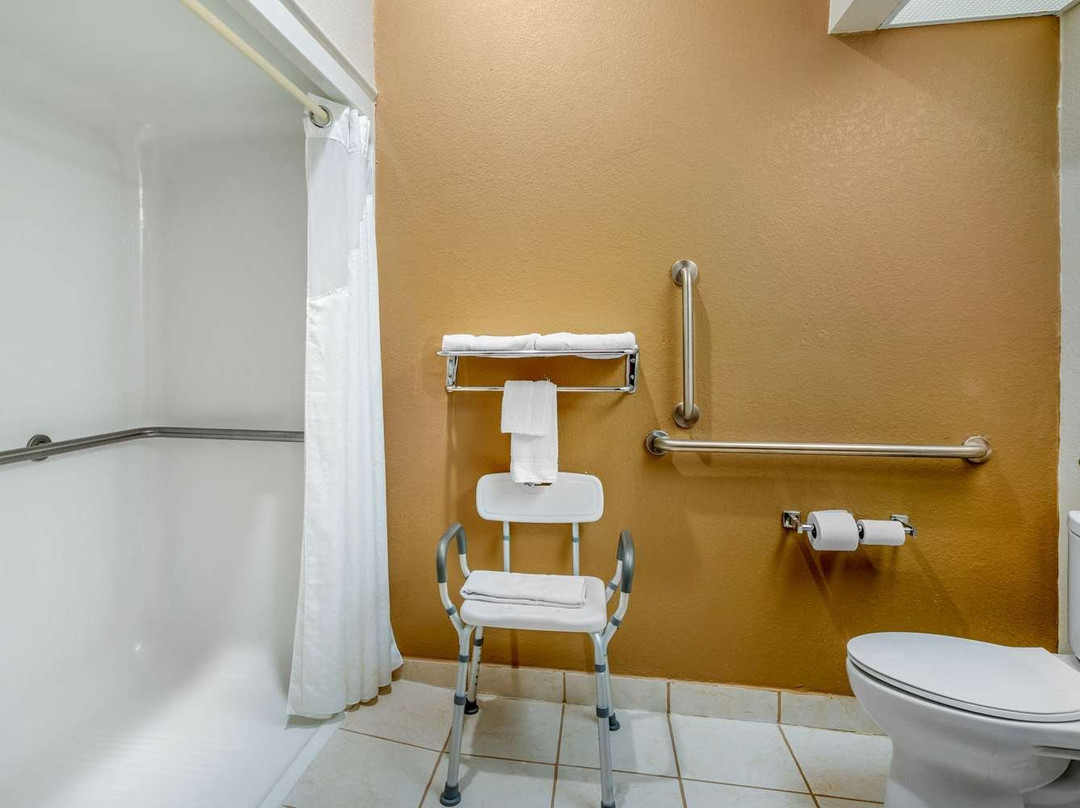 杰斐逊城快捷假日酒店主图