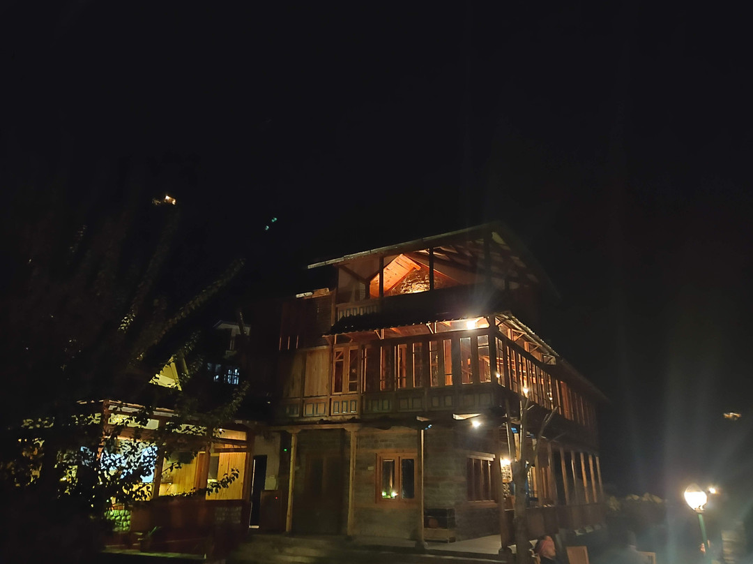 BlueHouse by the River主图