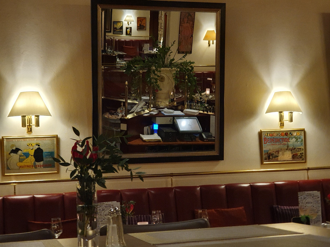 科瑞菲尔德美居酒店主图