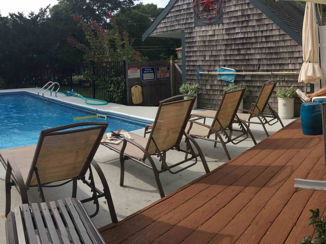 Charles & Charles主图