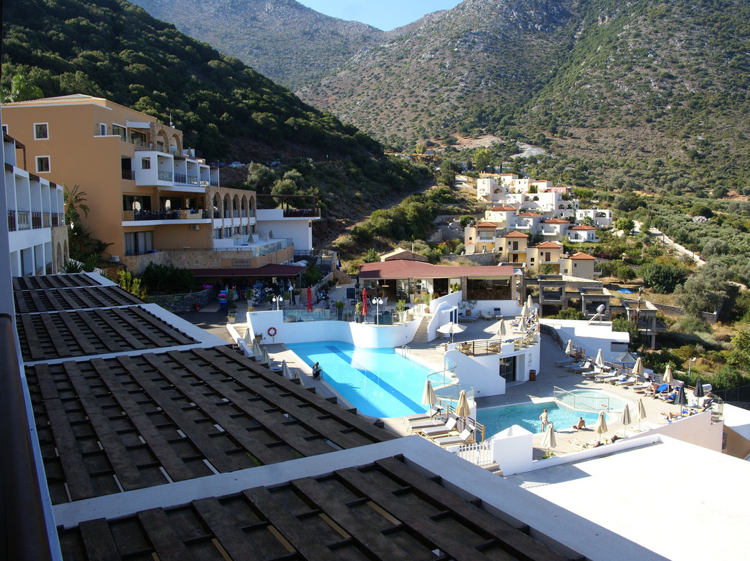 费里昂套房温泉度假酒店主图